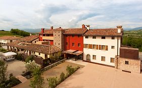 Elliot Osteria e dormire in collina