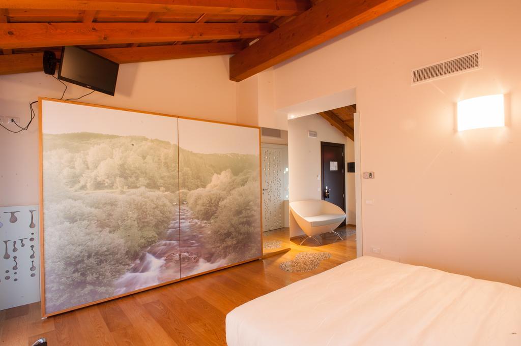 Elliot Osteria e dormire in collina Manzano Esterno foto
