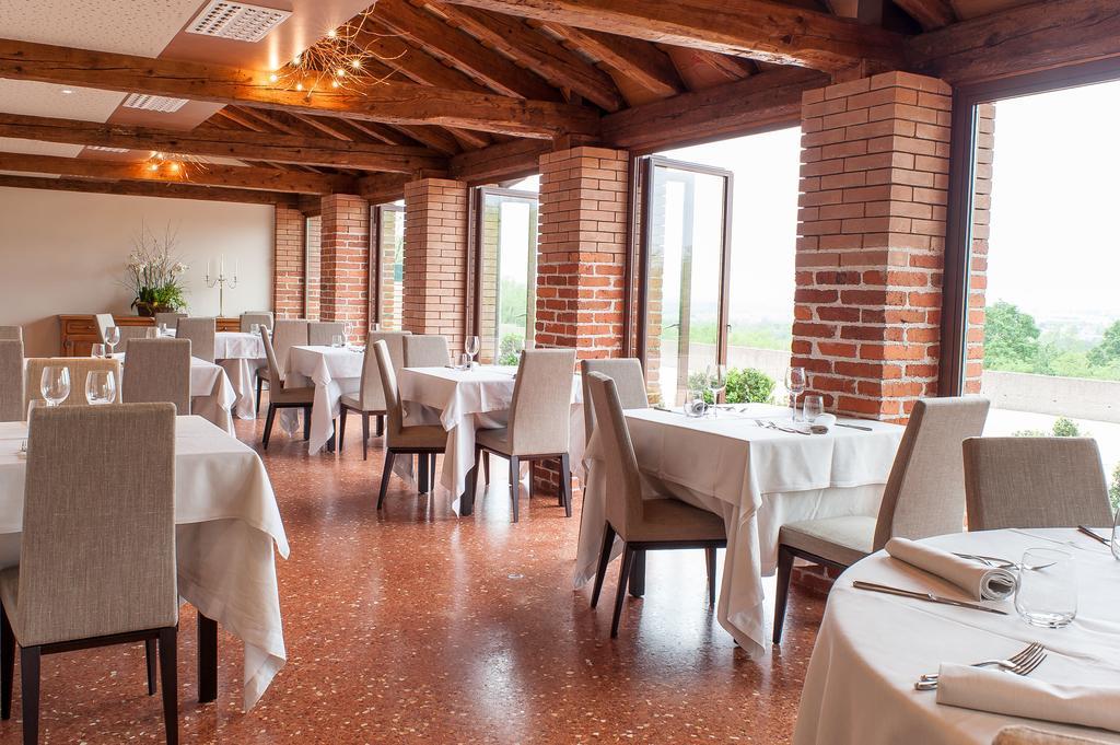 Elliot Osteria e dormire in collina Manzano Esterno foto