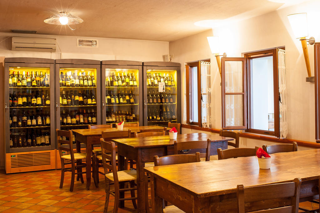 Elliot Osteria e dormire in collina Manzano Esterno foto