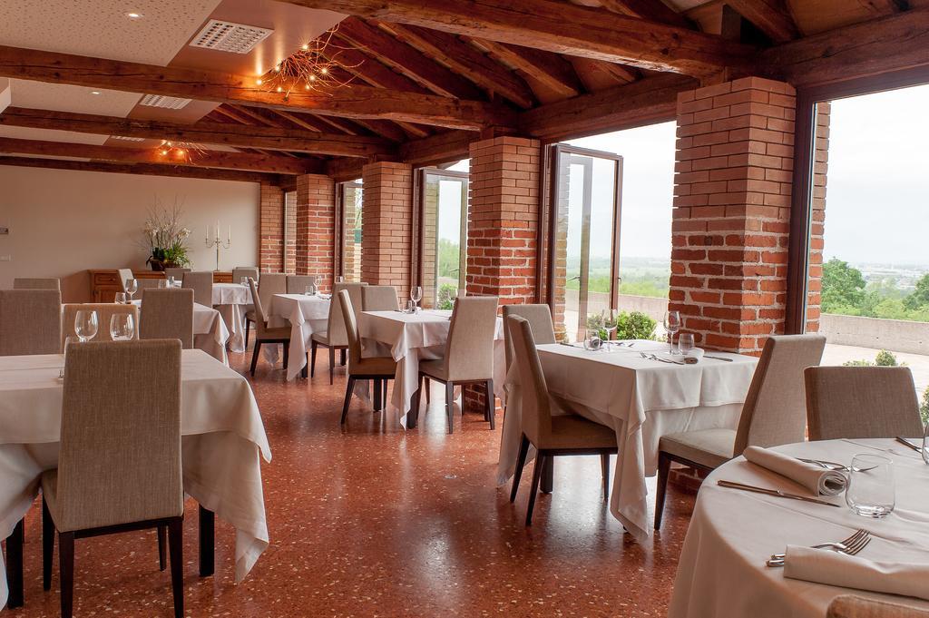 Elliot Osteria e dormire in collina Manzano Esterno foto