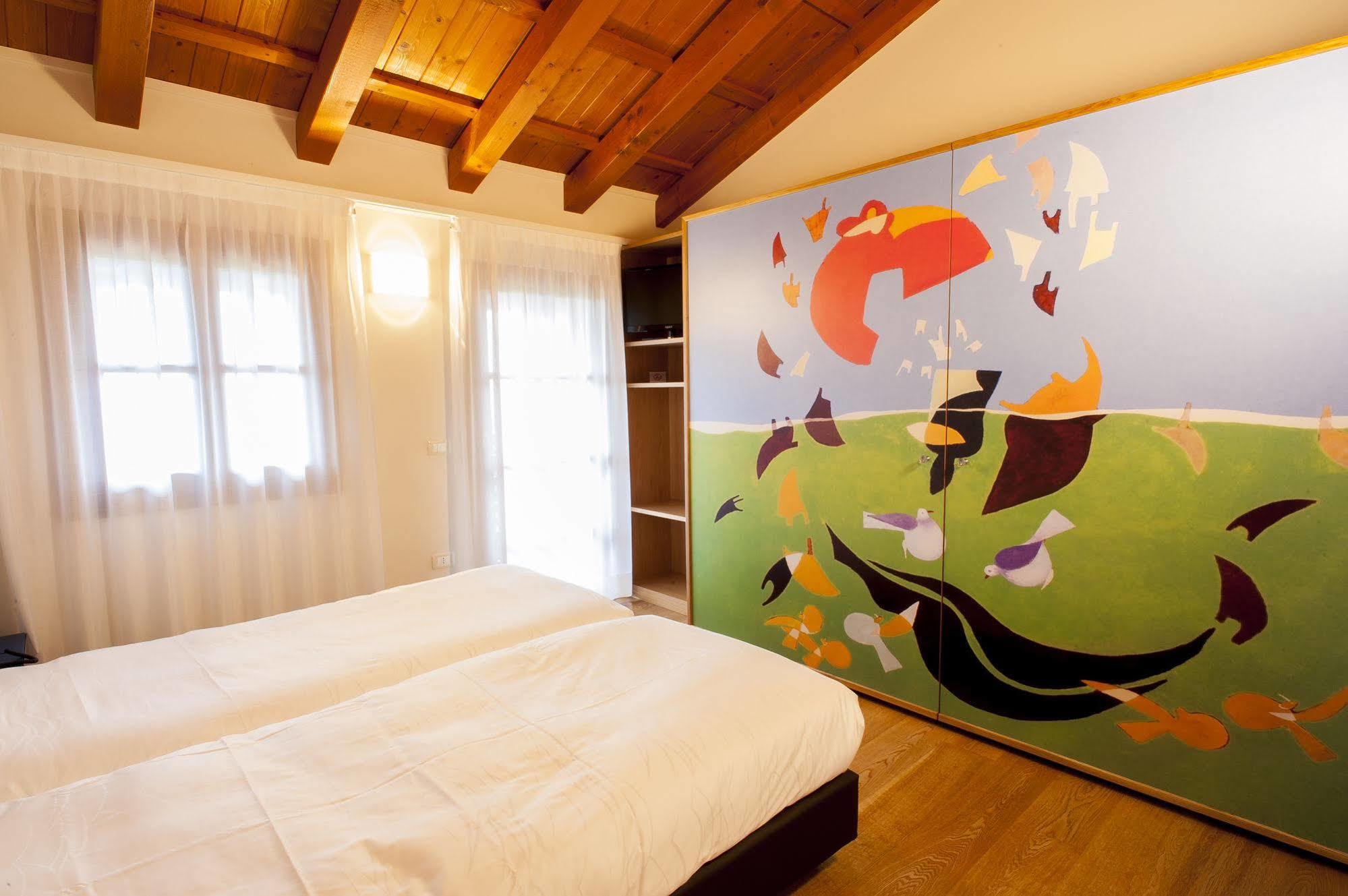 Elliot Osteria e dormire in collina Manzano Esterno foto