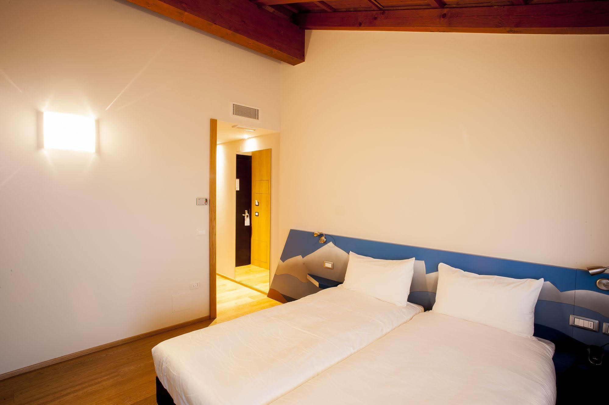 Elliot Osteria e dormire in collina Manzano Esterno foto