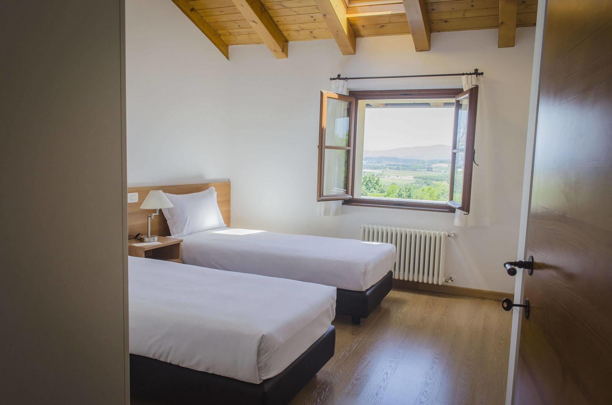 Elliot Osteria e dormire in collina Manzano Esterno foto