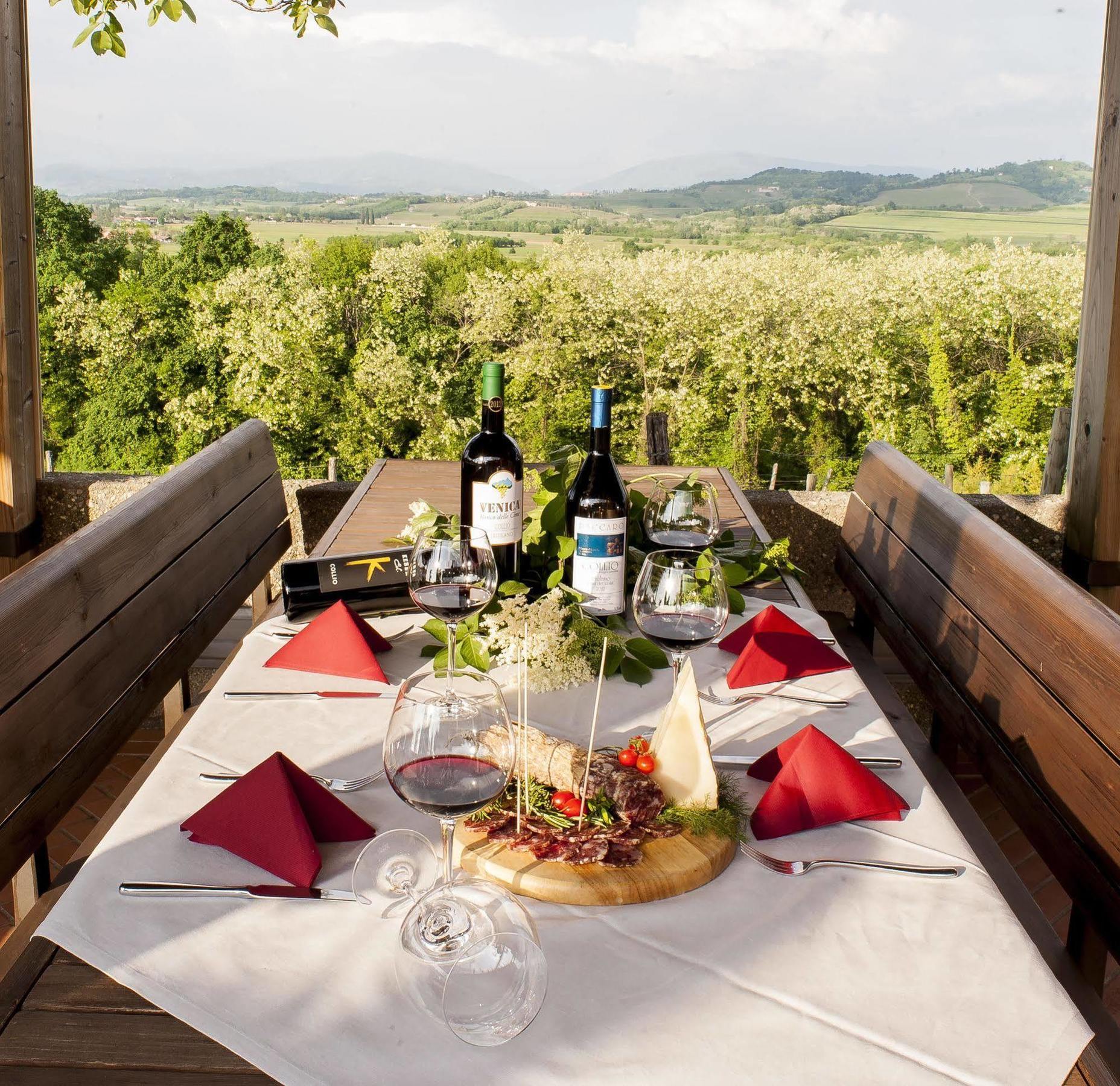 Elliot Osteria e dormire in collina Manzano Esterno foto
